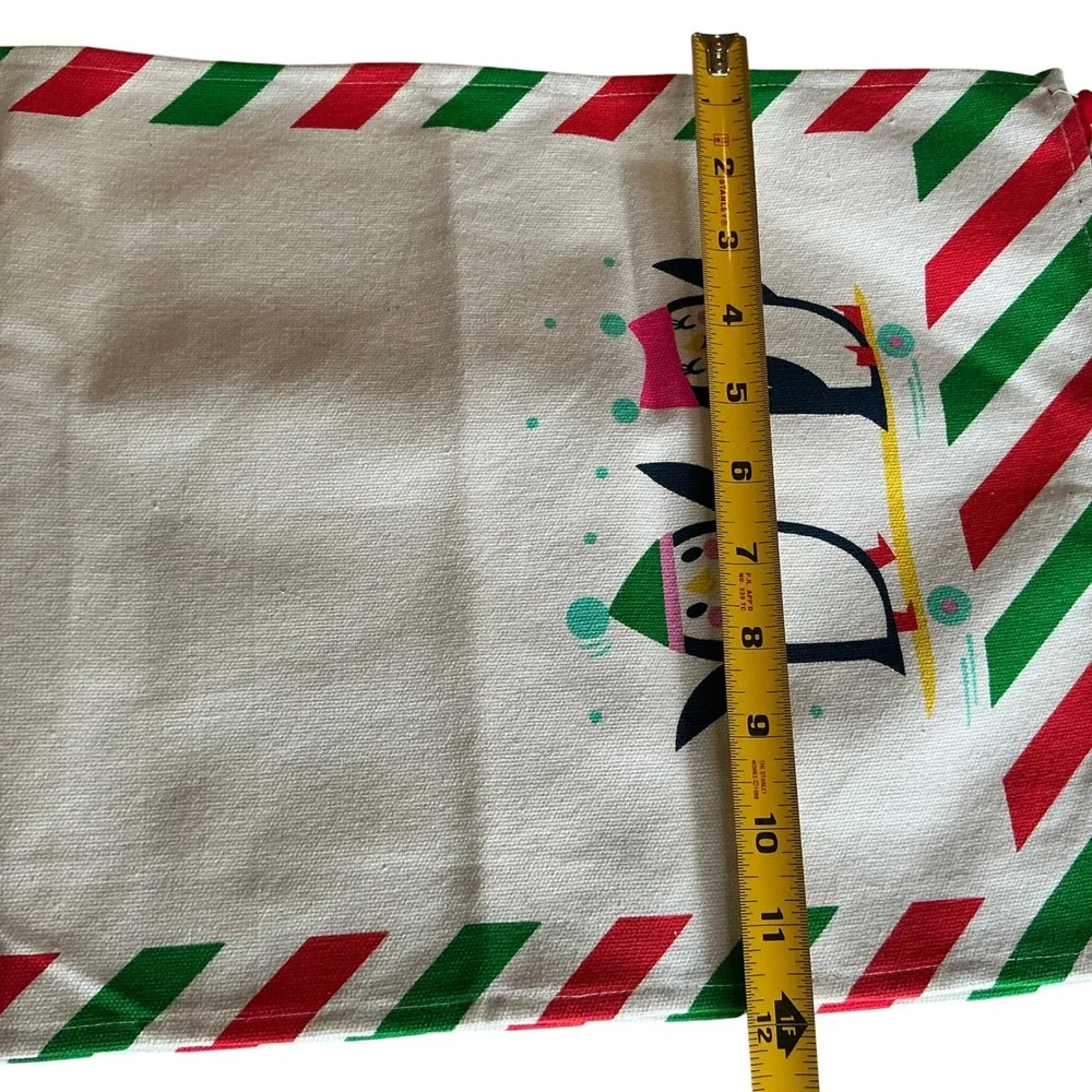 Christmas Table Runner‎ & Placemats Set Holiday Penguins Snowflakes Pom Pom Trim